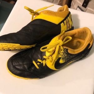 Nike Kids Indoor Soccer Cleats / Shoes